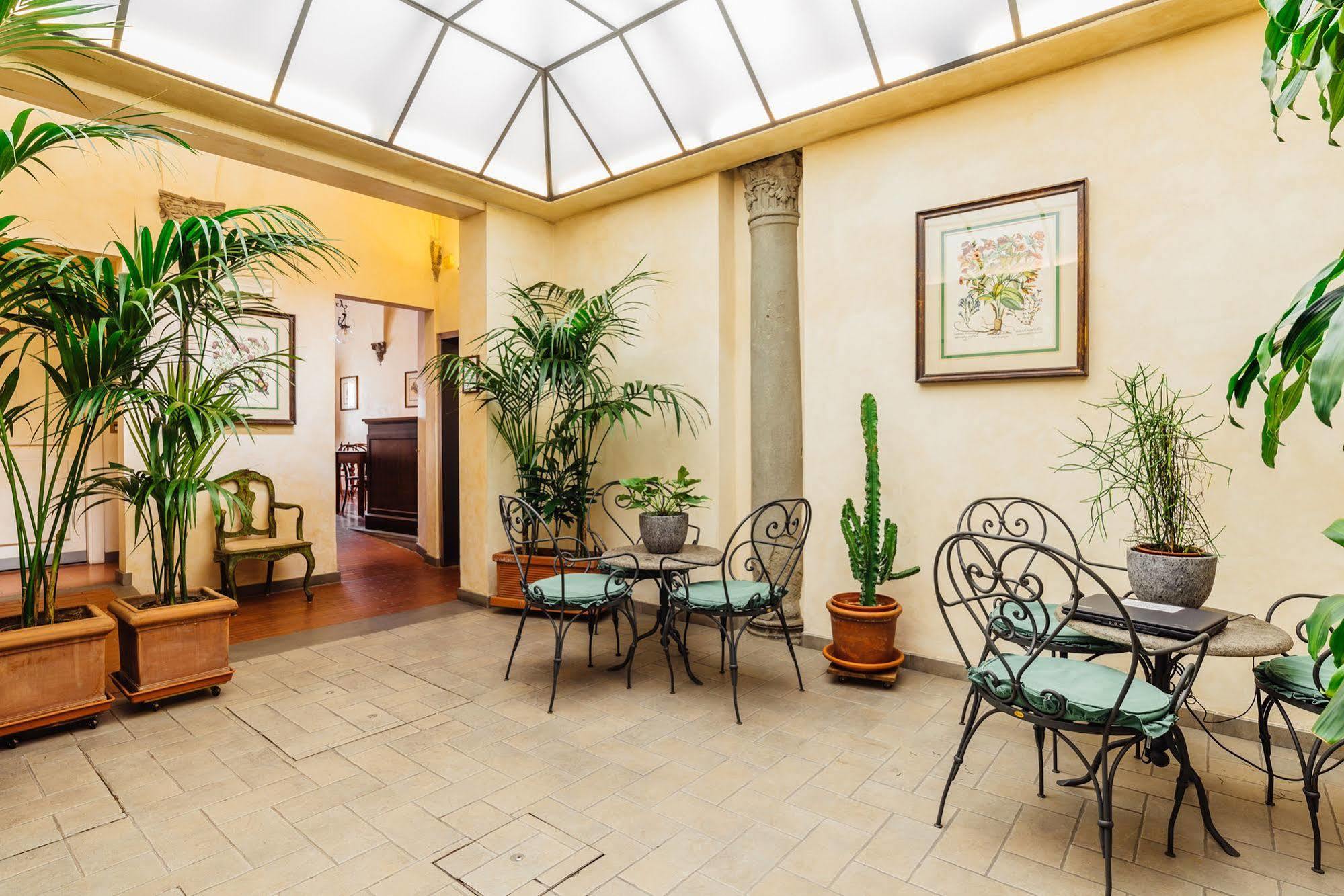 Hotel Benivieni ฟลอเรนซ์ ภายนอก รูปภาพ