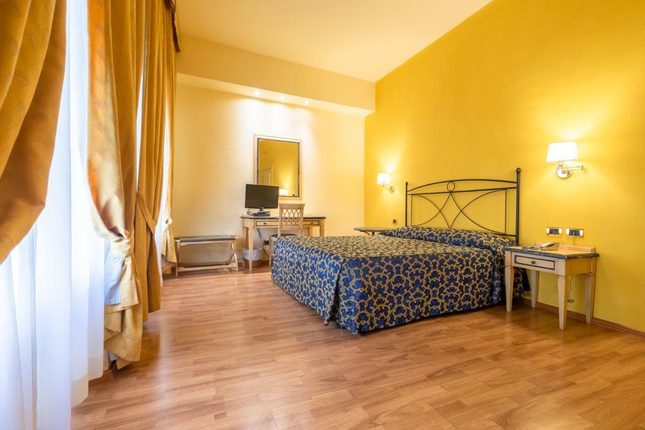 Hotel Benivieni ฟลอเรนซ์ ภายนอก รูปภาพ